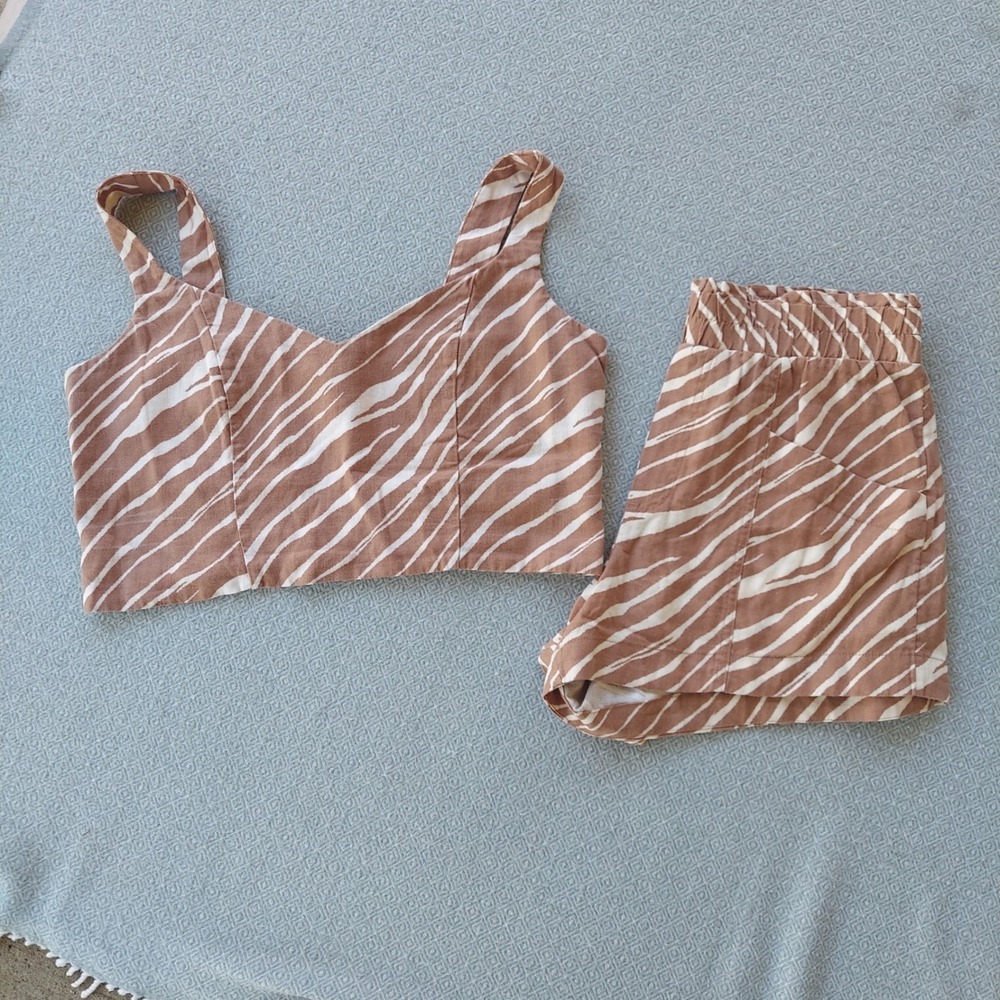 A New Day Shorts Set Women M/S Brown Zebra Print Crop Top Shorts 2‎ Piece Set